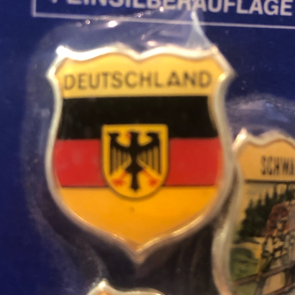 Vintage Souvenir German Travel Pins - Fine Silver Plating - Original Packaging - Picture 3 of 6